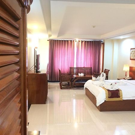 Huang Ting Hotel Phnom-Penh Buitenkant foto