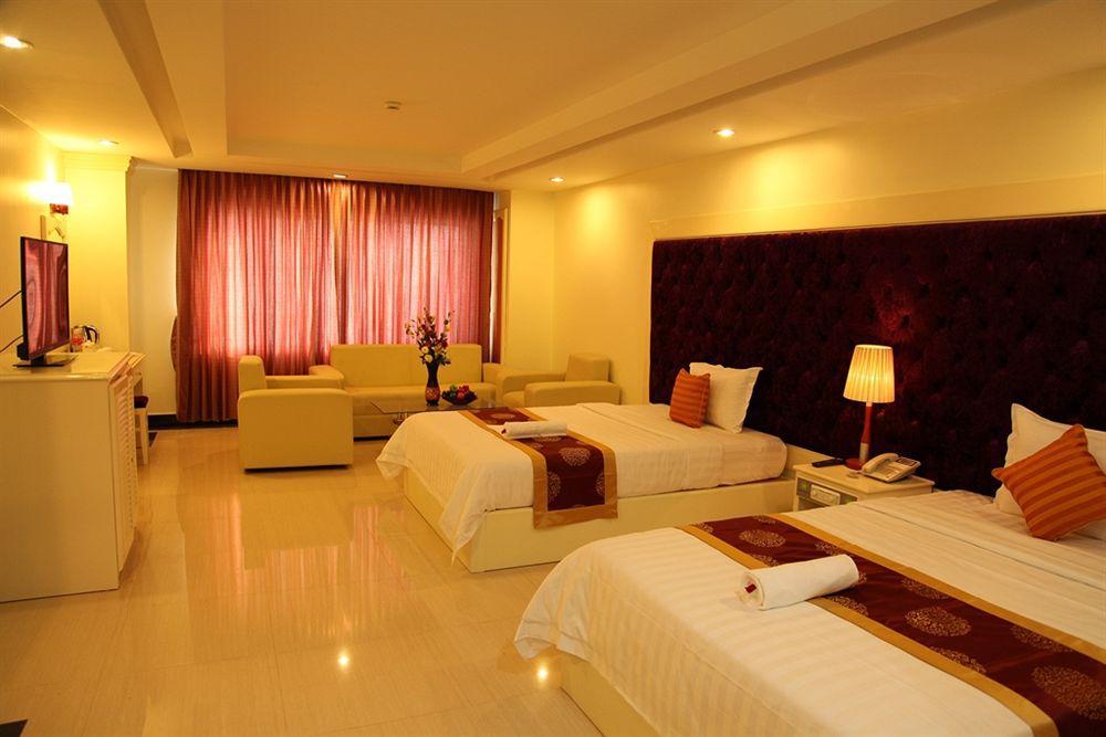 Huang Ting Hotel Phnom-Penh Buitenkant foto
