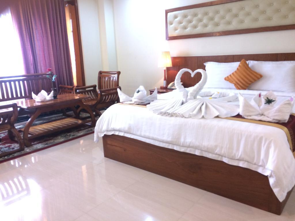Huang Ting Hotel Phnom-Penh Buitenkant foto